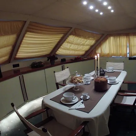 Yacht&breakfast Fiumicino